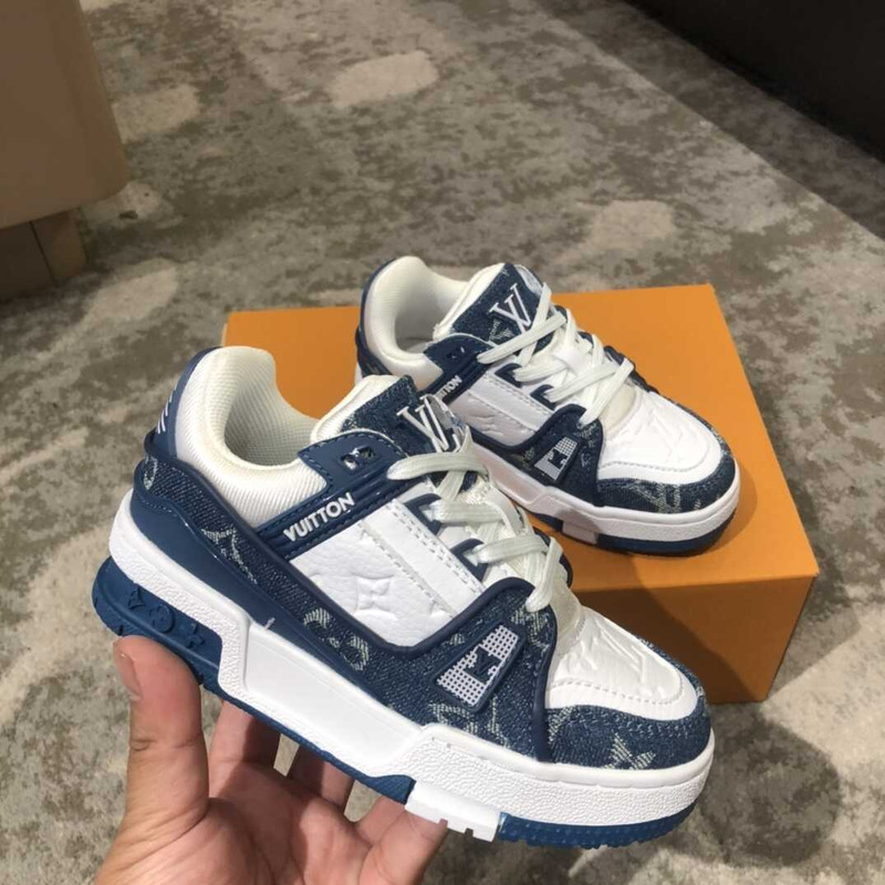 l**is V*t*n kids trainer line sneakers black