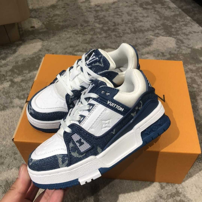 l**is V*t*n kids trainer line sneakers black