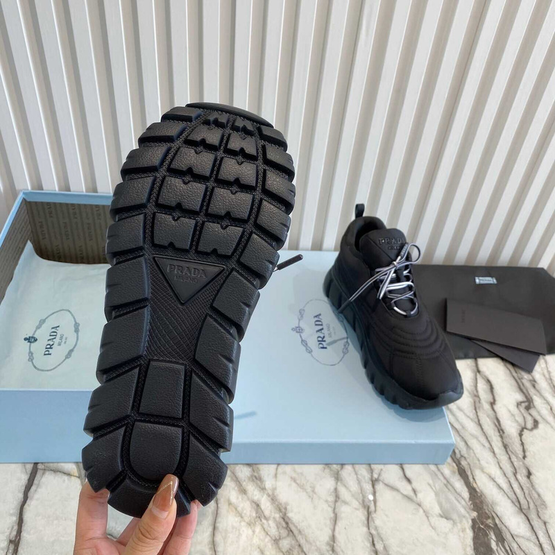 Pra*a lace up platform sneakers black