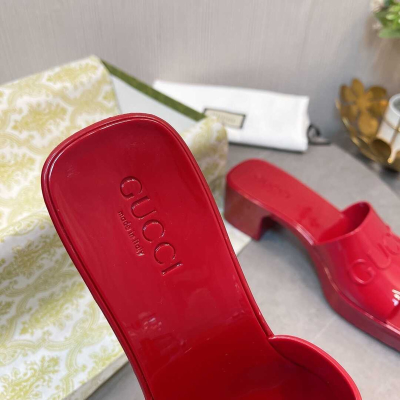 G*u*i women rubber slide sandal red