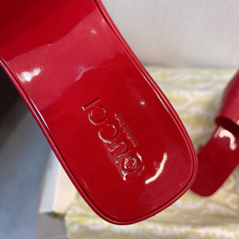 G*u*i women rubber slide sandal red