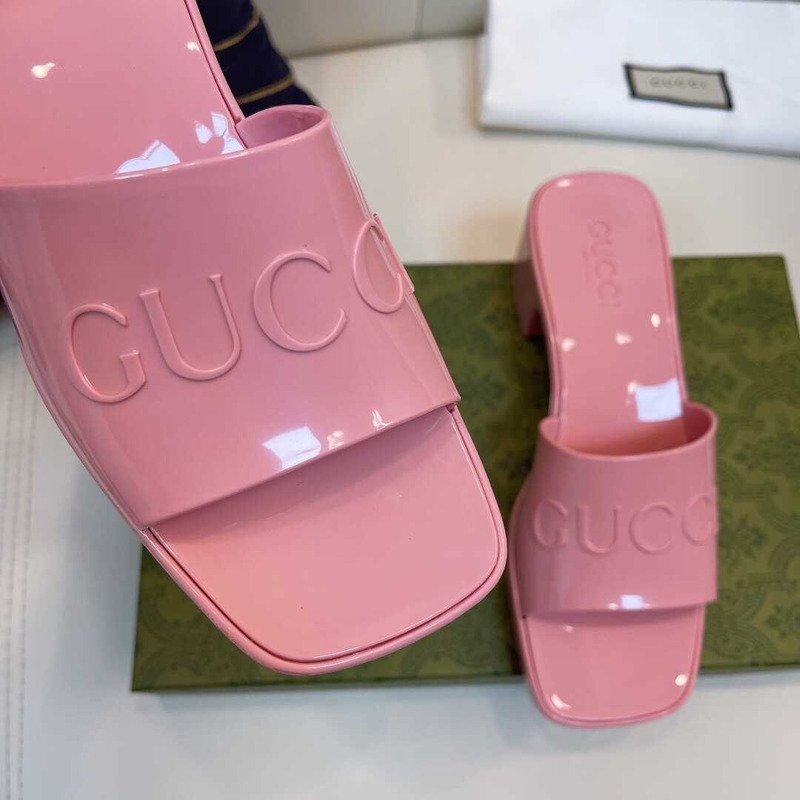 G*u*i women rubber slide sandal pink