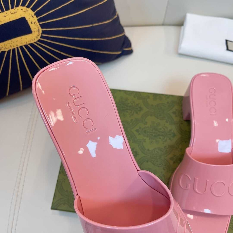 G*u*i women rubber slide sandal pink