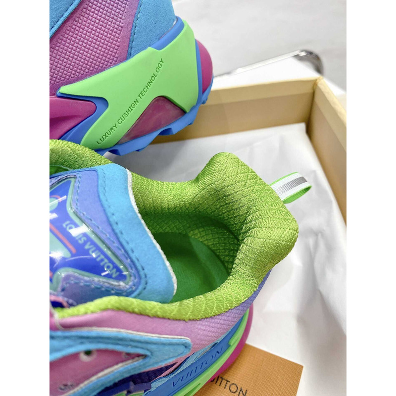 l**is V*t*n runner tatic blue