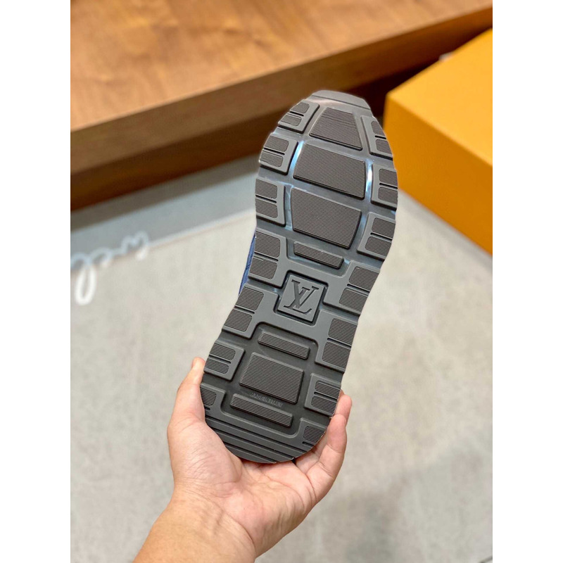 l**is V*t*n run away sneaker purple