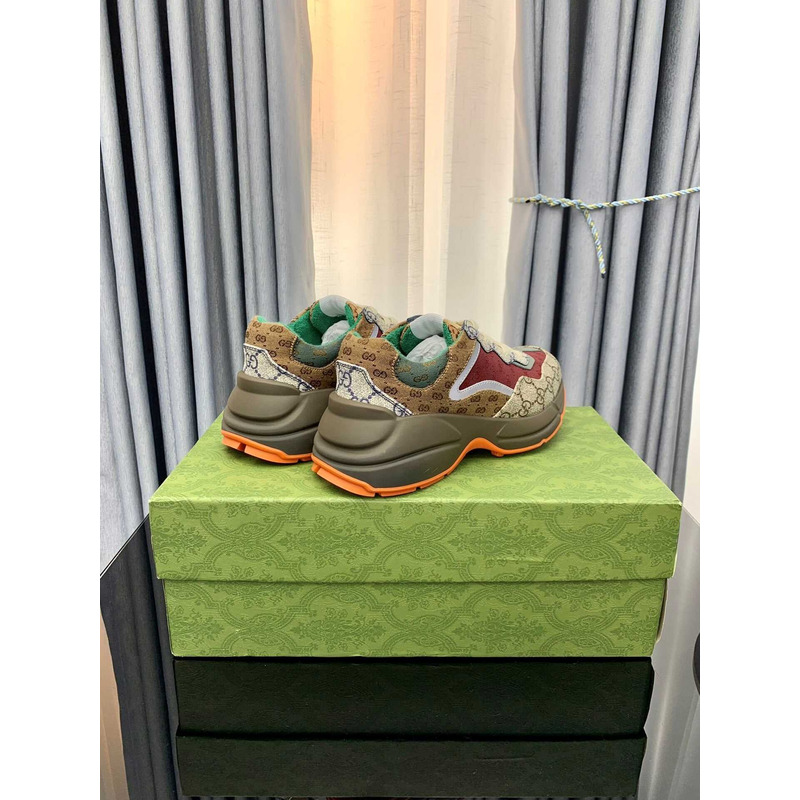 G*u*i brick red rhyton