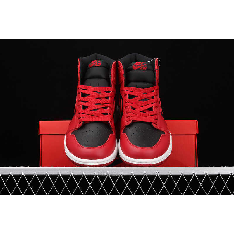 Nike Air Jordan 1 Retro High OG \