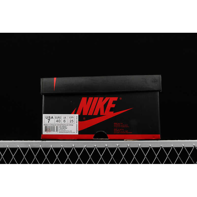 Nike Air Jordan 1 Retro High OG Yellow Toe