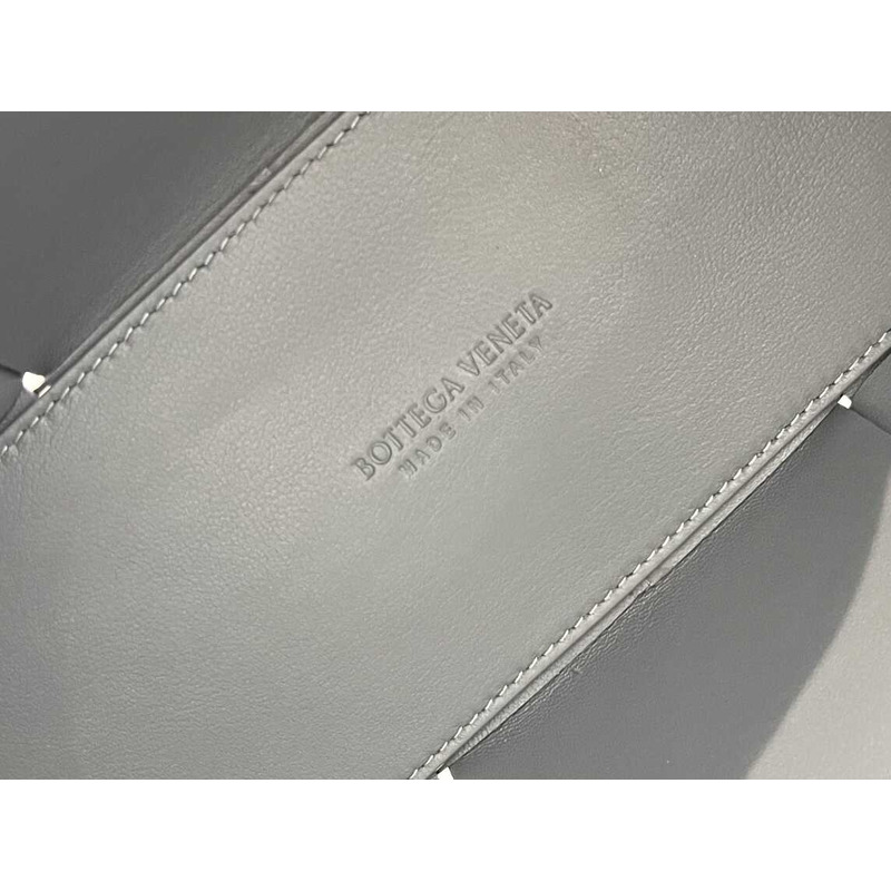 Bo*te*ga ve*ne*ta arco lambskin leather tote bag grey