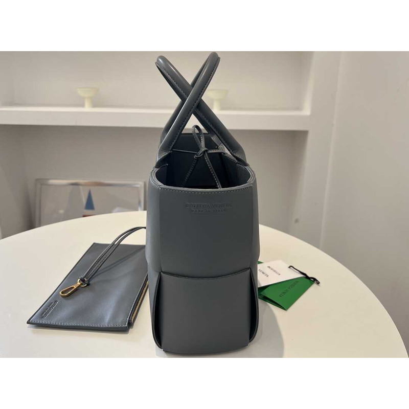 Bo*te*ga ve*ne*ta arco lambskin leather tote bag grey