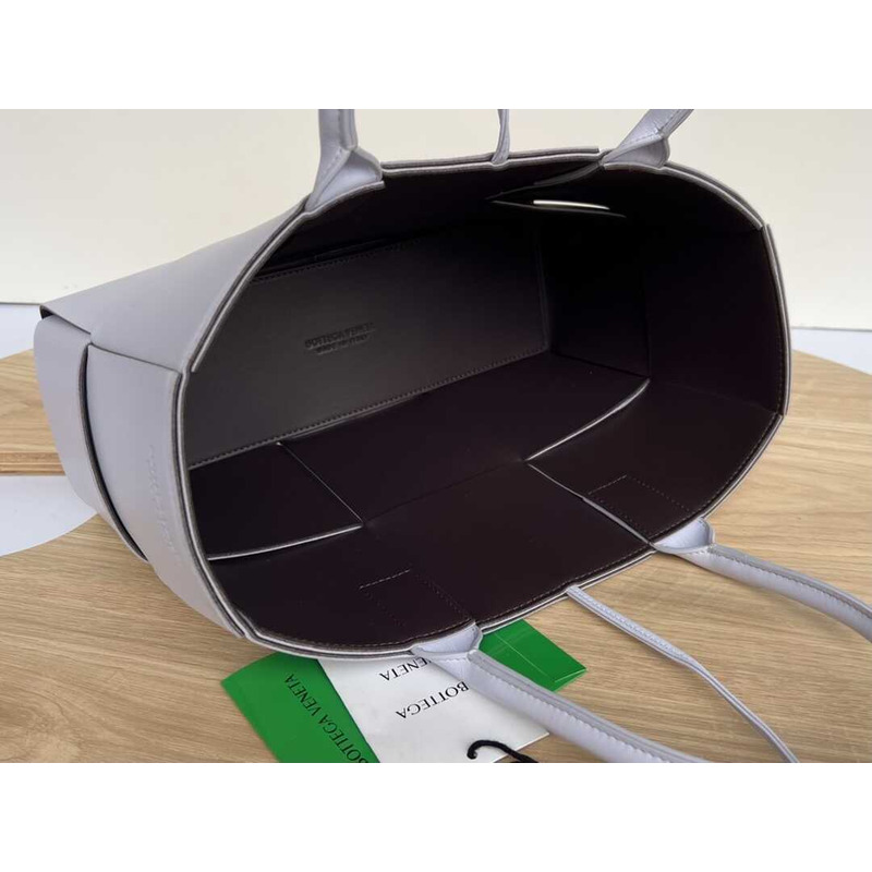 Bo*te*ga ve*ne*ta arco lambskin leather tote bag pale purple