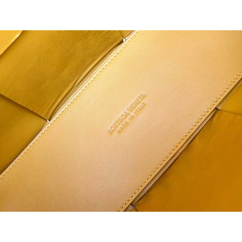 Bo*te*ga ve*ne*ta arco lambskin leather tote bag purple