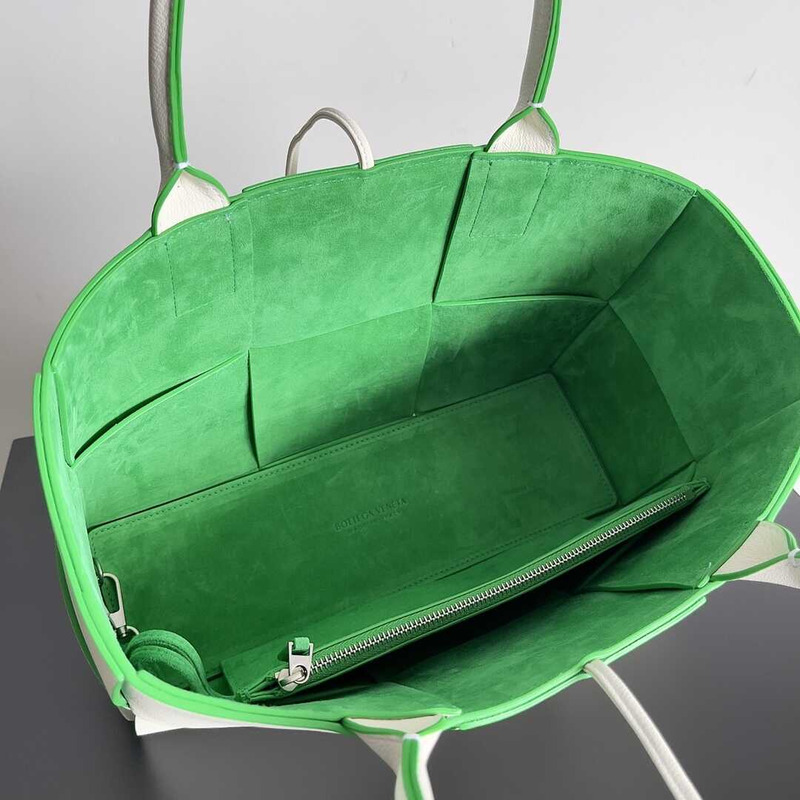 Bo*te*ga ve*ne*ta arco calfskin leather tote bag white