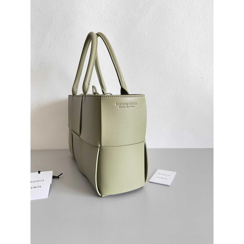 Bo*te*ga ve*ne*ta arco lambskin leather tote bag green brown