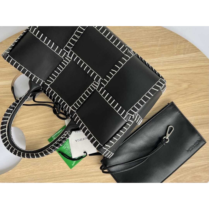 Bo*te*ga ve*ne*ta small intreccio leather arco tote bag black