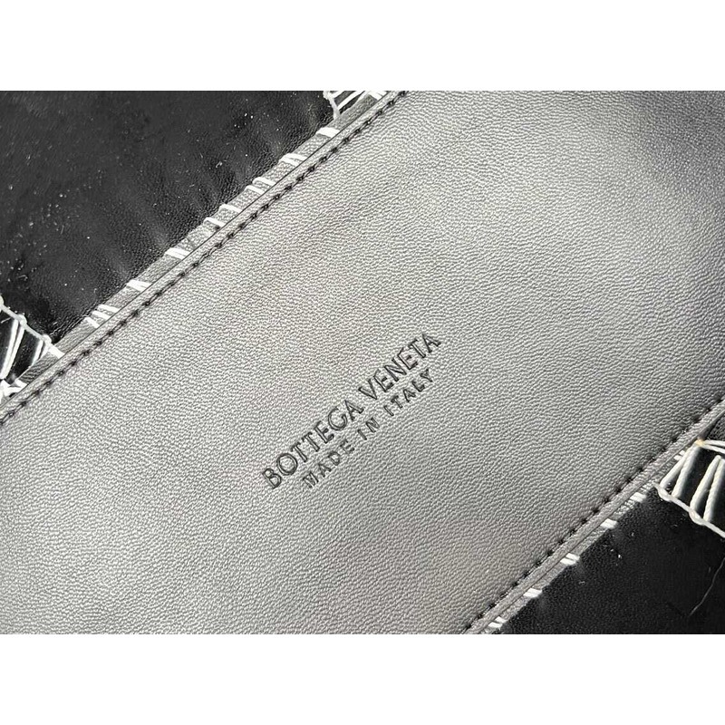 Bo*te*ga ve*ne*ta small intreccio leather arco tote bag black