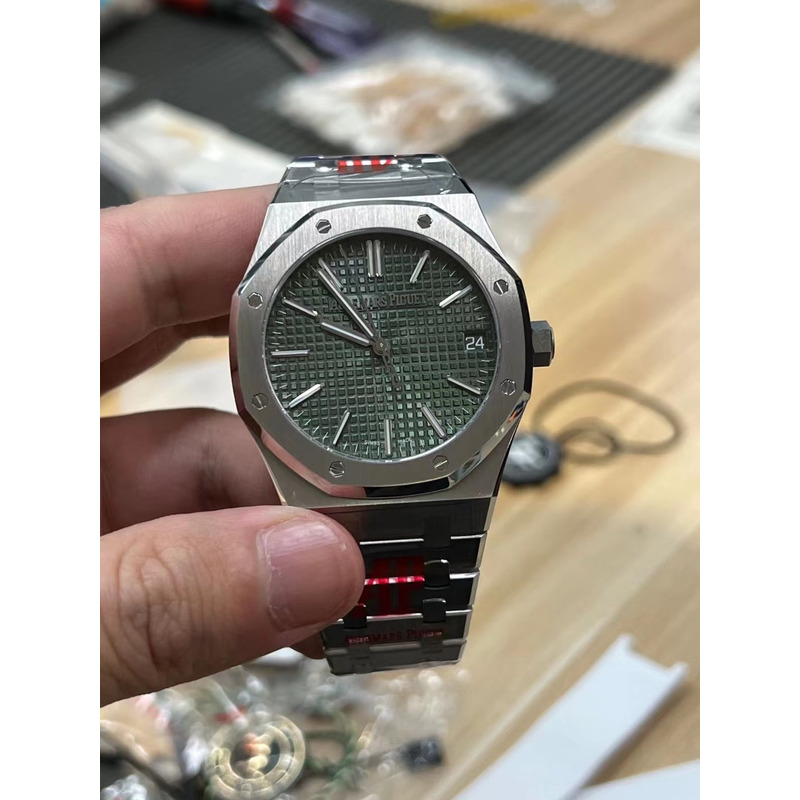 Audemars Piguet Royal Oak Ref 15400ST.OO Stainless Steel Green Dial