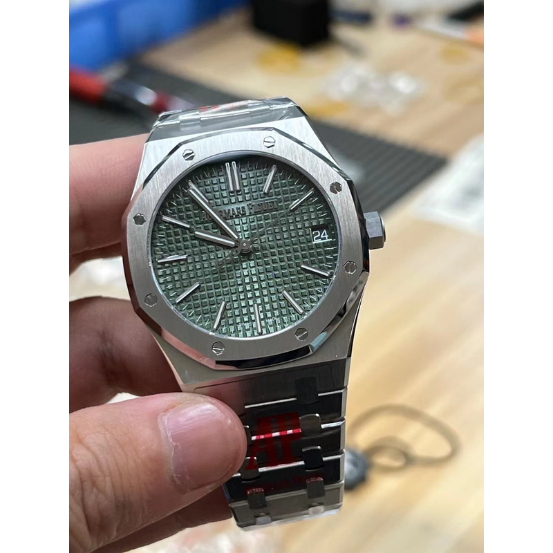 Audemars Piguet Royal Oak Ref 15400ST.OO Stainless Steel Green Dial