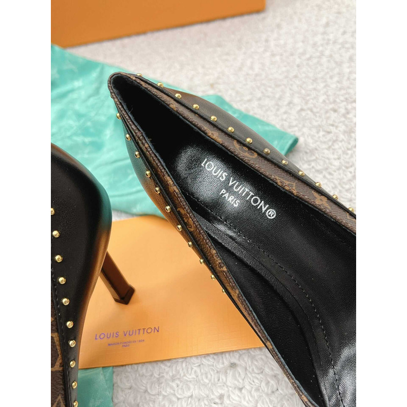 l**is V*t*n | casual style leather elegant style logo black