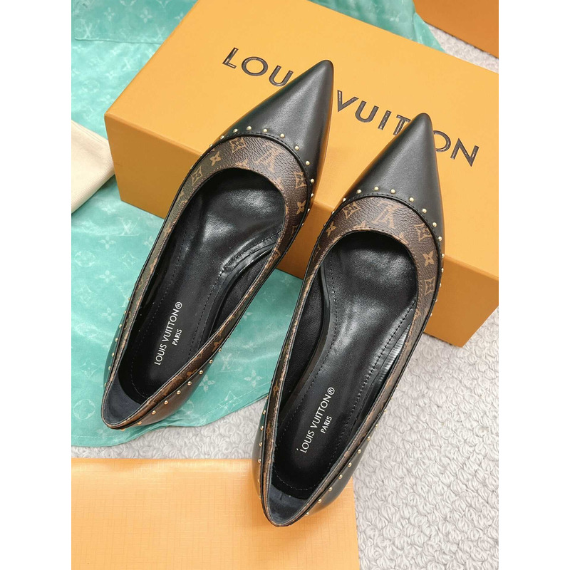 l**is V*t*n signature flat ballerina black