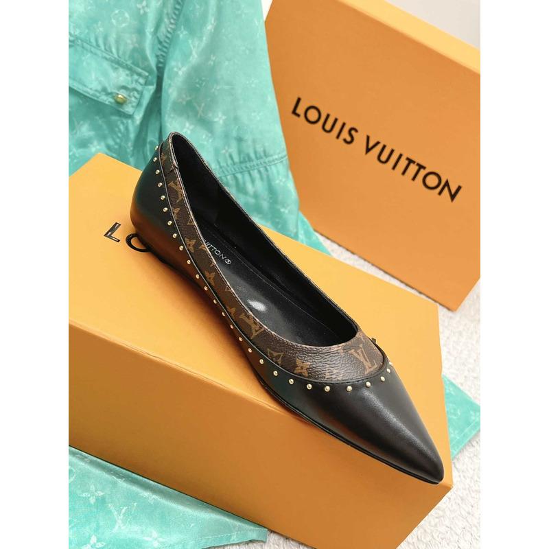 l**is V*t*n signature flat ballerina black
