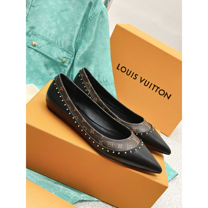 l**is V*t*n signature flat ballerina black