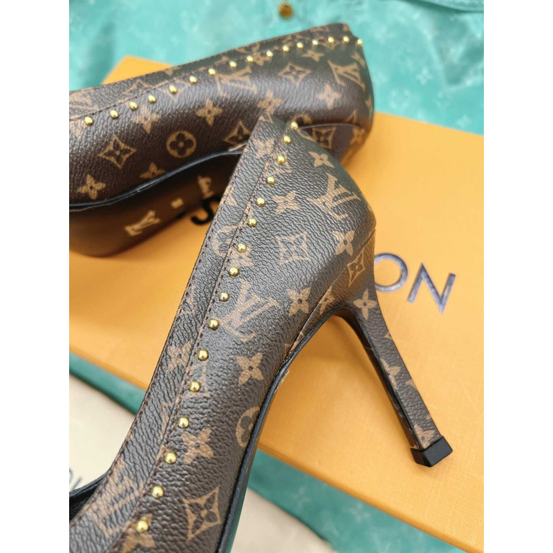 l**is V*t*n | casual style leather elegant style logo monogram