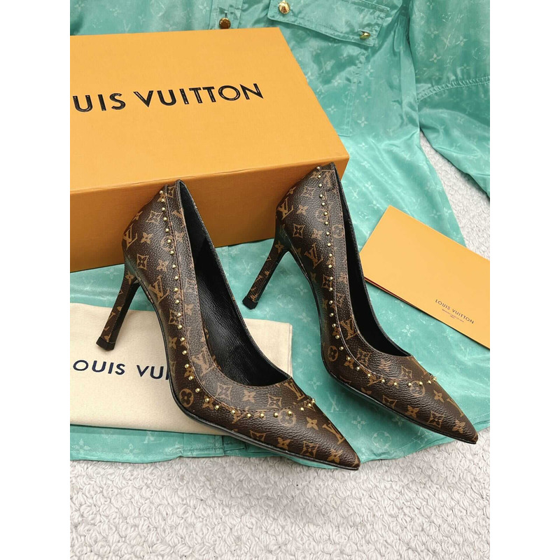 l**is V*t*n | casual style leather elegant style logo monogram