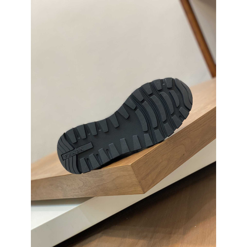 Pra*a logo leather sneakers