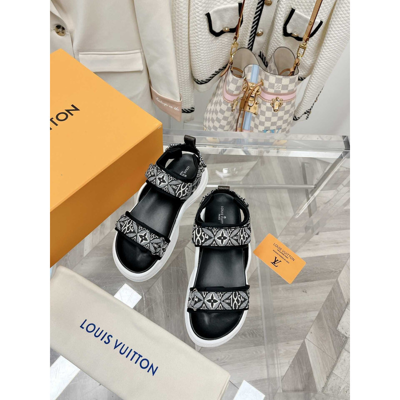 l**is V*t*n archlight sandal black and white