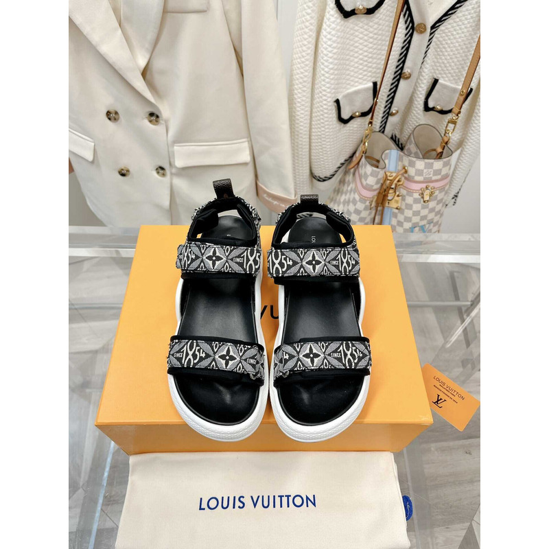 l**is V*t*n archlight sandal black and white