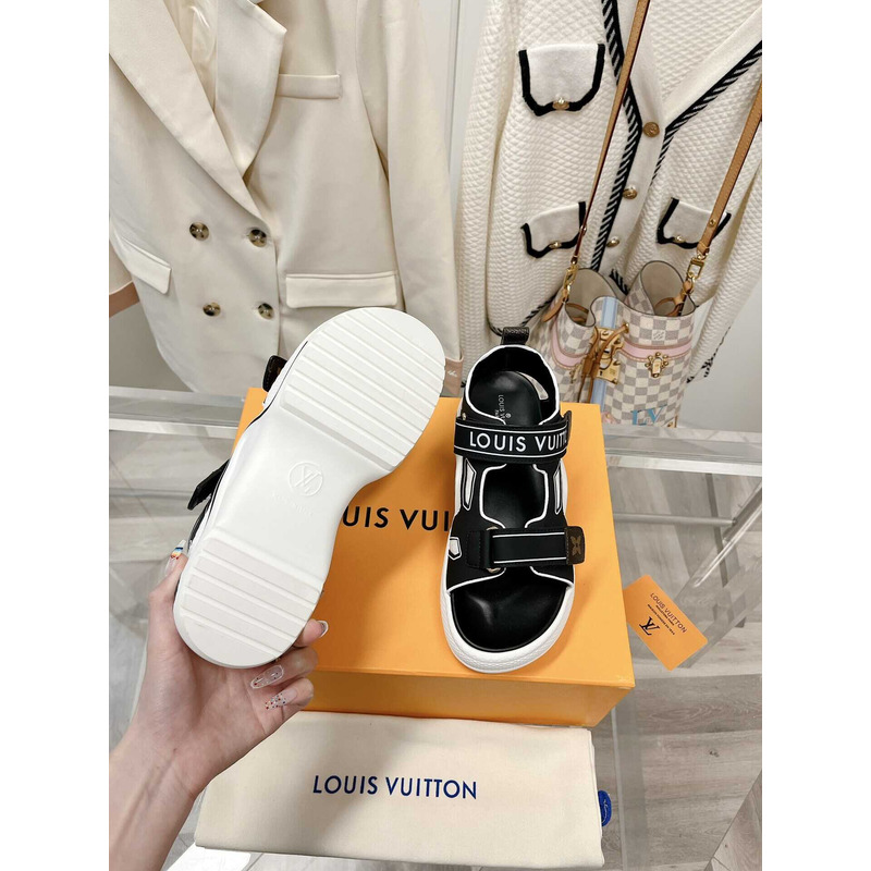 l**is V*t*n archlight sandal black and white