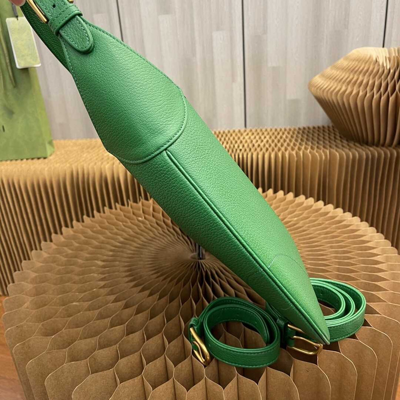 G*u*i aphrodite medium crescent shoulder bag green