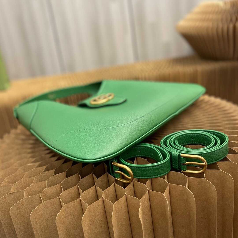 G*u*i aphrodite medium crescent shoulder bag green