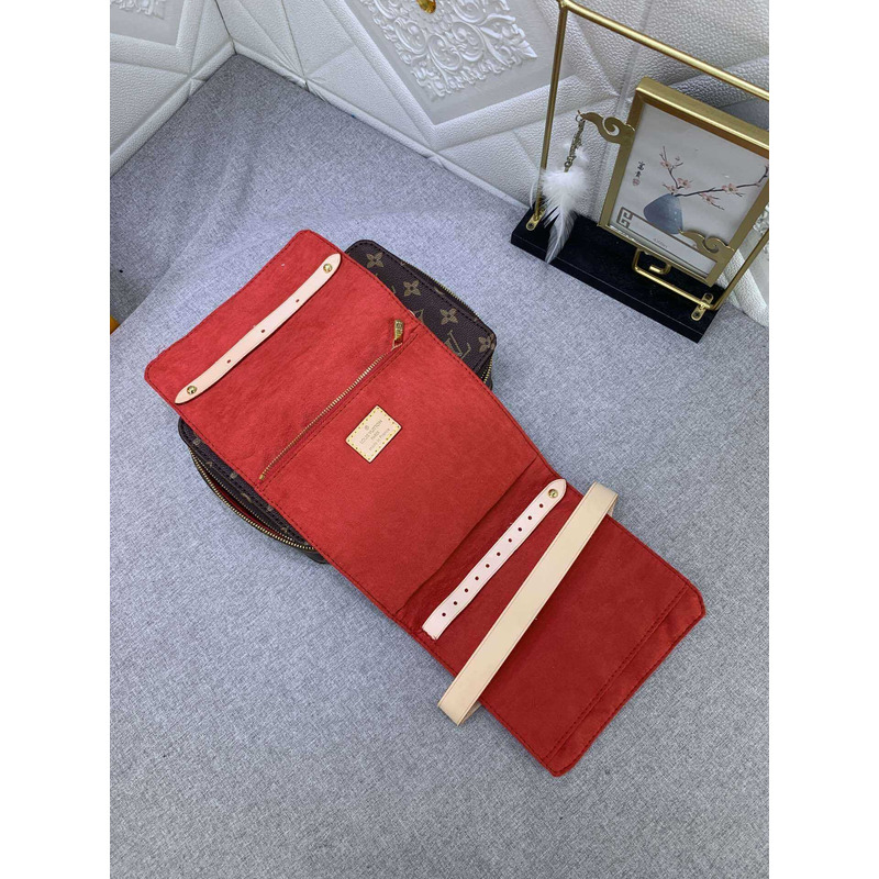 l**is V*t*n nice jewelry case bag