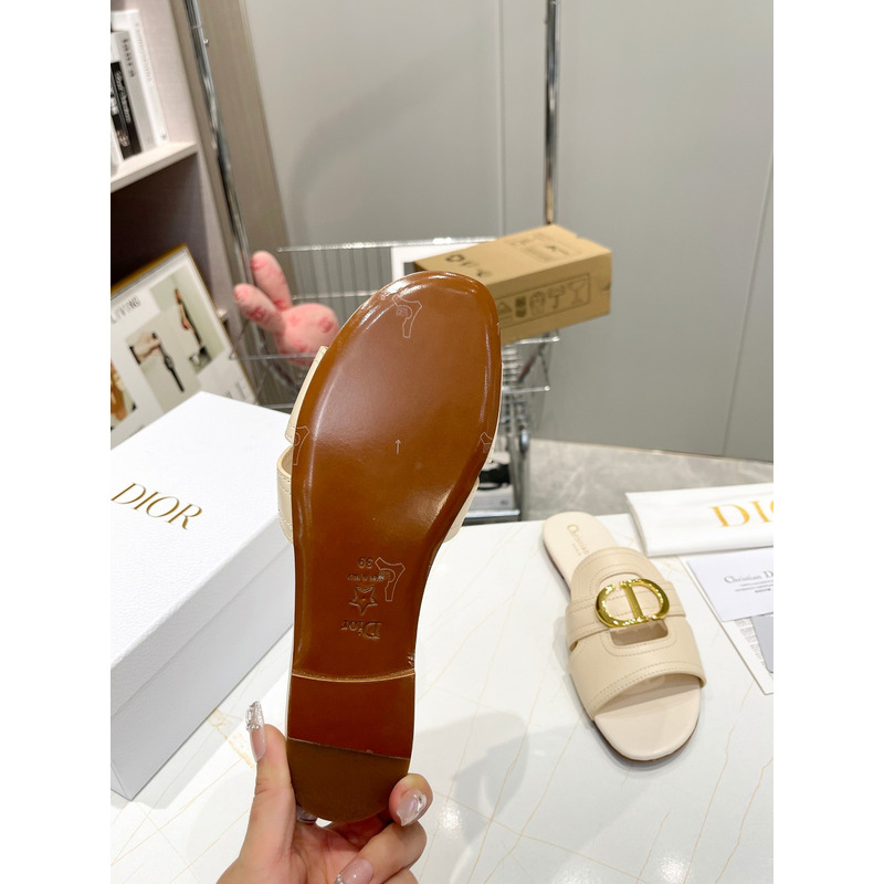 D*or 30 montaigne slide calfskin beige