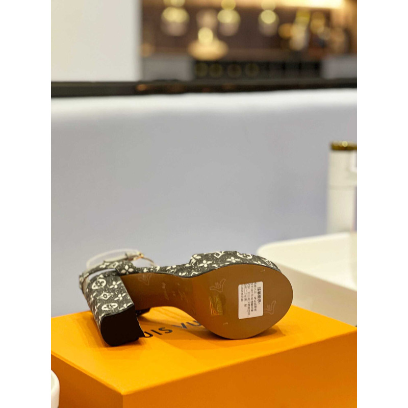 l**is V*t*n fame platform sandal grey