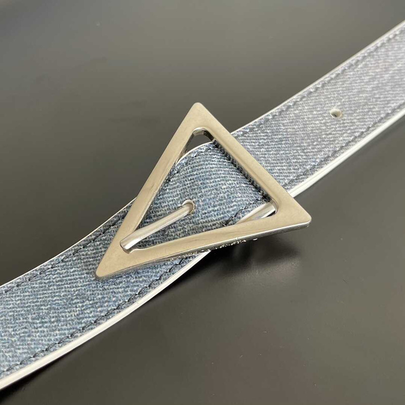 bottege Ve*ne*ta cassette bag blue white