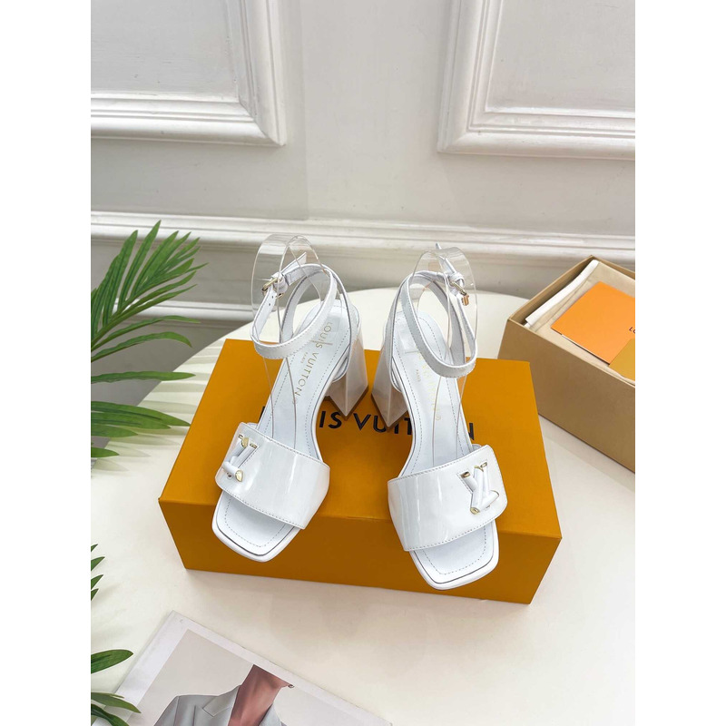 l**is V*t*n shake sandal white