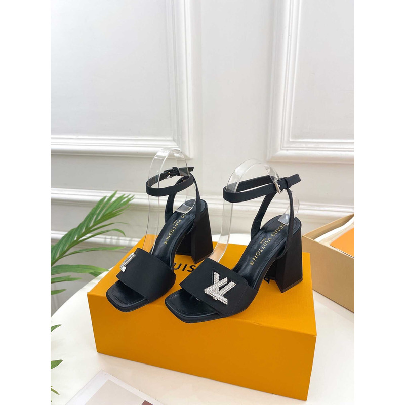 l**is V*t*n shake sandal black with white logo