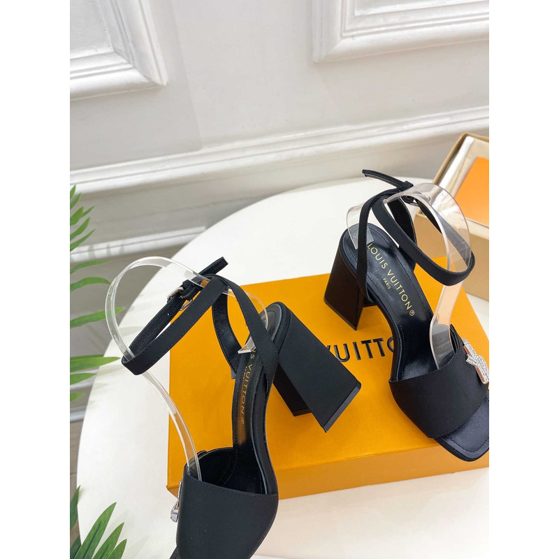 l**is V*t*n shake sandal black with white logo