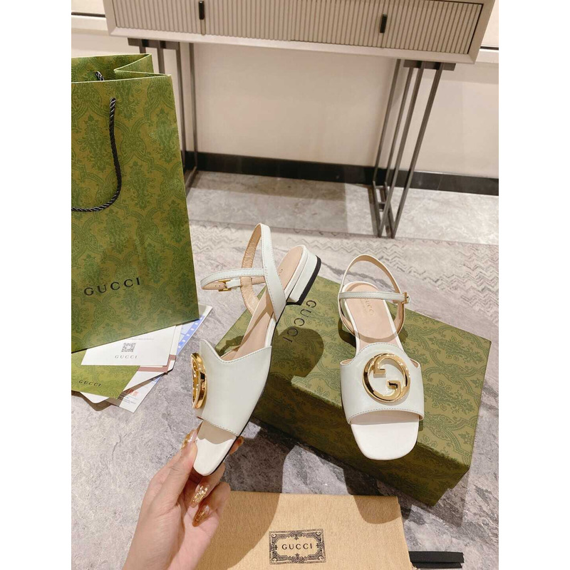 G*u*i logo-plaque leather sandals white