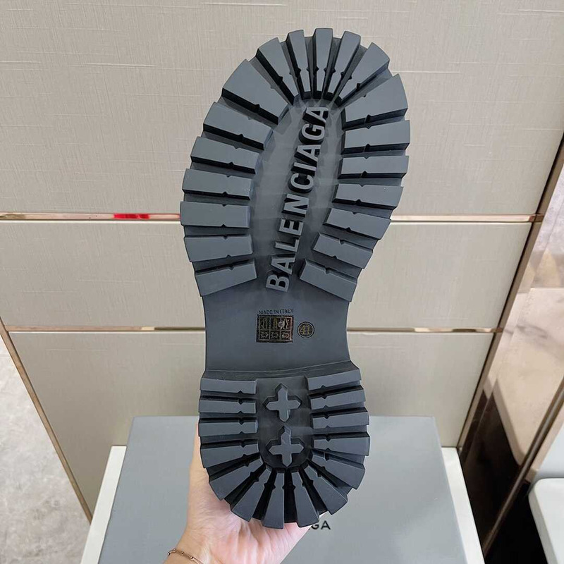 Ba*len*cia*ga hummer derbys black