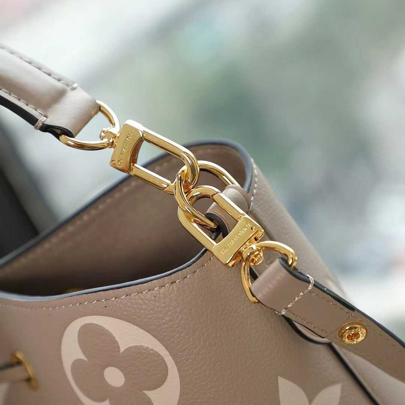 l**is V*t*n néonoé mm bag