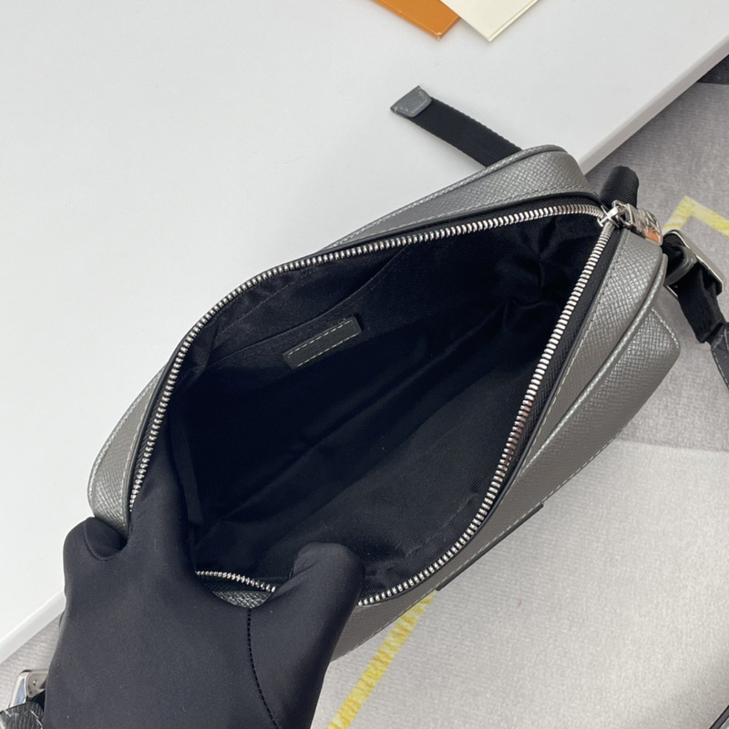 l**is V*t*n eclipse outdoor pm classic logo messenger bag gray