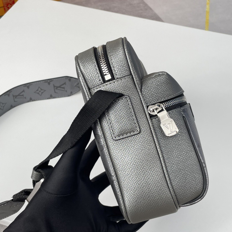 l**is V*t*n eclipse outdoor pm classic logo messenger bag gray