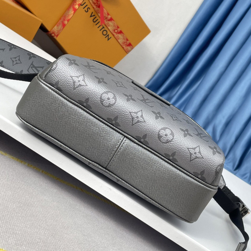 l**is V*t*n eclipse outdoor pm classic logo messenger bag gray