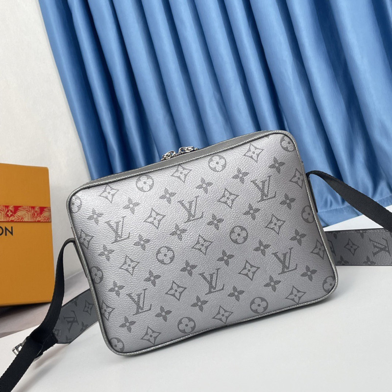 l**is V*t*n eclipse outdoor pm classic logo messenger bag gray