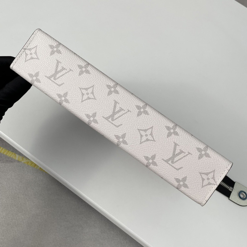 l**is V*t*n message bag white