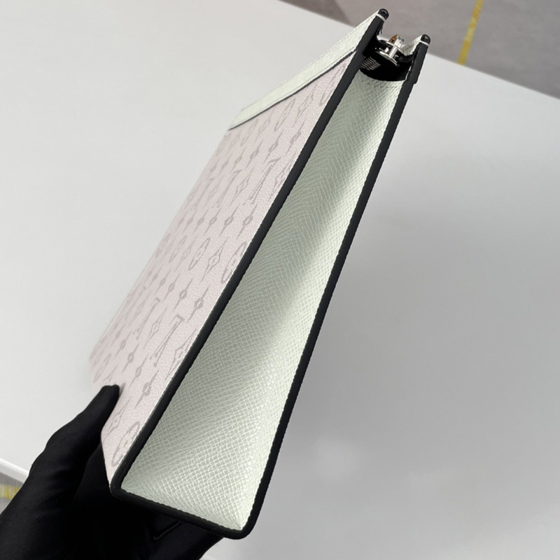 l**is V*t*n message bag white